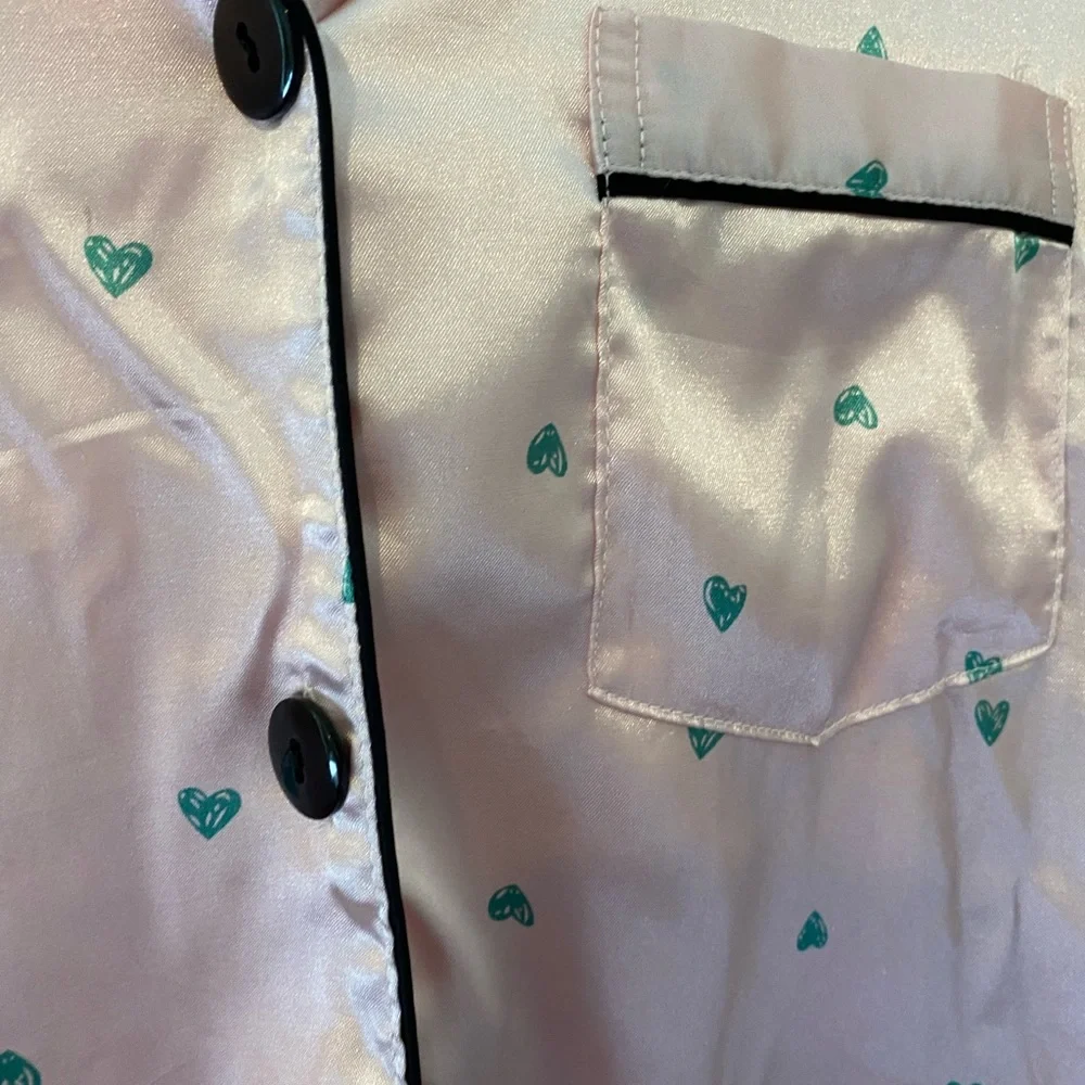 Silky pink pajamas - Picture 3 of 6